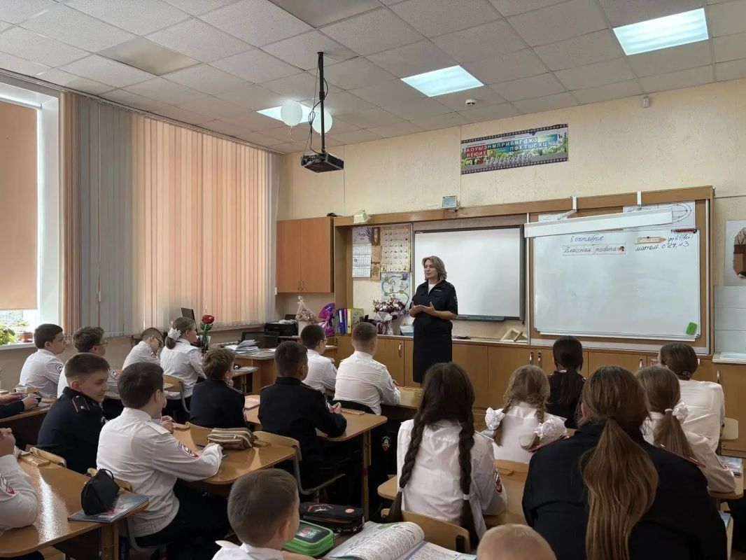 Вопросы комплексной безопасности обсудили с барнаульскими школьниками Вопросы комплексной безопасности обсудили с барнаульскими школьниками