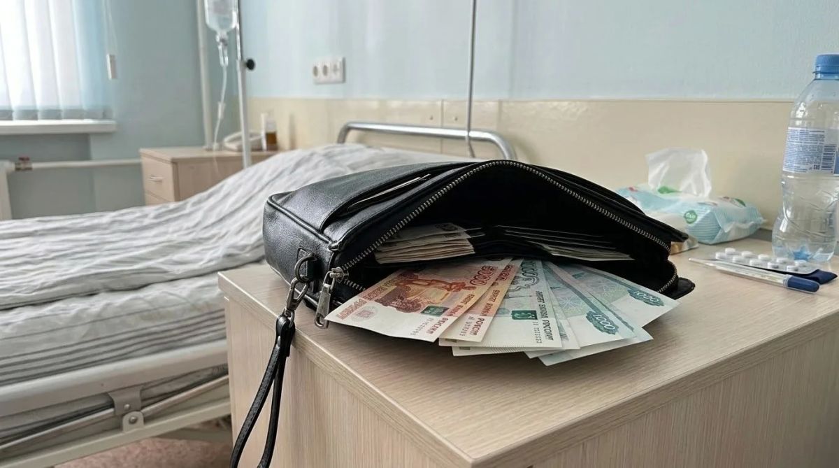 Пожилого пациента больницы обокрали в Бийске