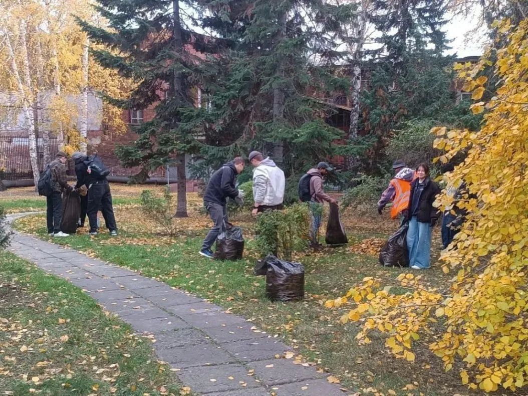 Более 10 тысяч барнаульцев присоединились ко второму «Чистому четвергу» Более 10 тысяч барнаульцев присоединились ко второму «Чистому четвергу»