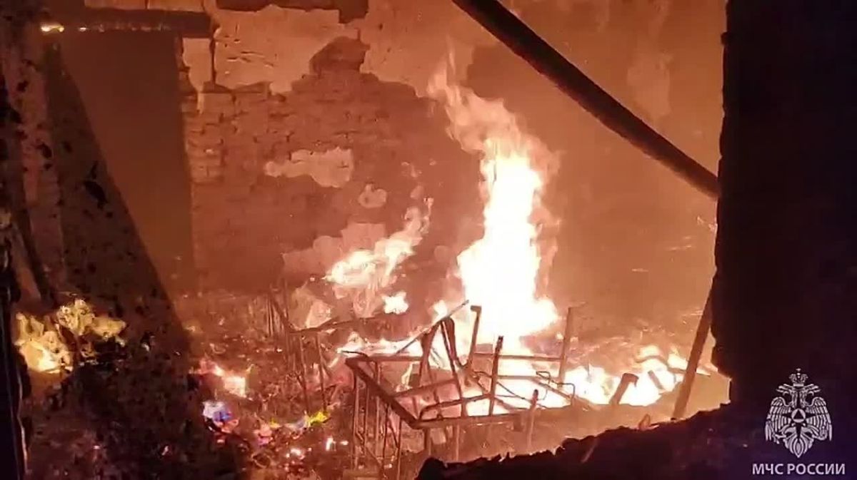 Видео: ликвидация пожара в здании школы