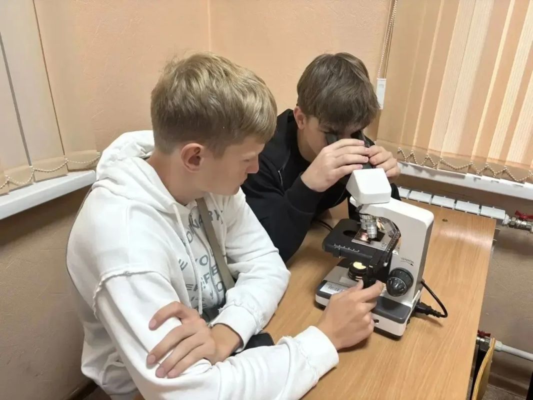 Школьникам города помогают определиться с будущей профессией Школьникам города помогают определиться с будущей профессией
