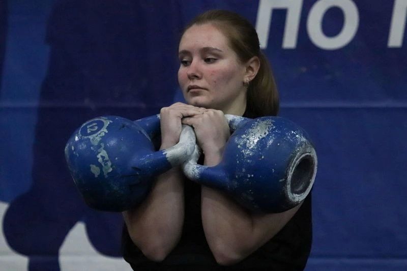 Около 100 спортсменов приняли участие в краевых соревнованиях по гиревому спорту в Барнауле