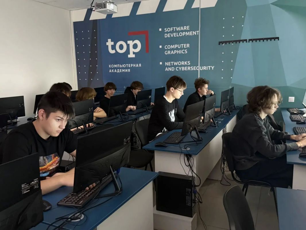 Школьникам города помогают определиться с будущей профессией Школьникам города помогают определиться с будущей профессией