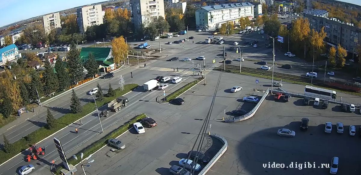 Сегодня специалисты МБУ «БийскСвет» выполнили перенастройку светофорного объекта на пересечении переулка Коммунарского и улицы Ильи Мухачёва