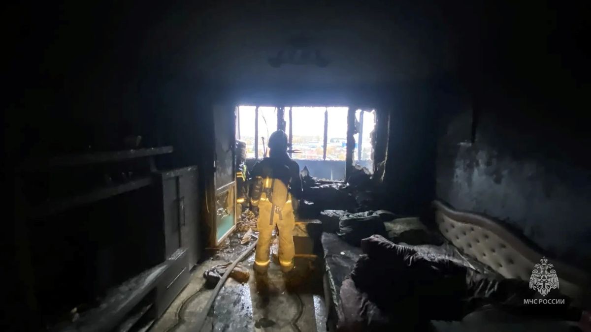В Барнауле идет ликвидация пожара в многоэтажке В Барнауле идет ликвидация пожара в многоэтажке