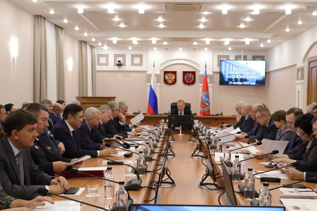Виктор Томенко: Сохранение стабильности в Алтайском крае в условиях серьезных вызовов сегодняшнего дня, реализация наших стратегических планов, направленных на улучшение условий жизни людей, выполнение всех социальных...