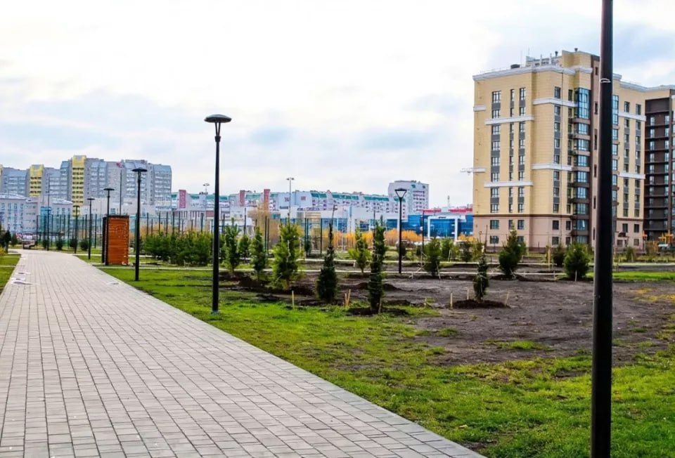 На улице Шумакова, 9 завершают второй этап благоустройства пространства