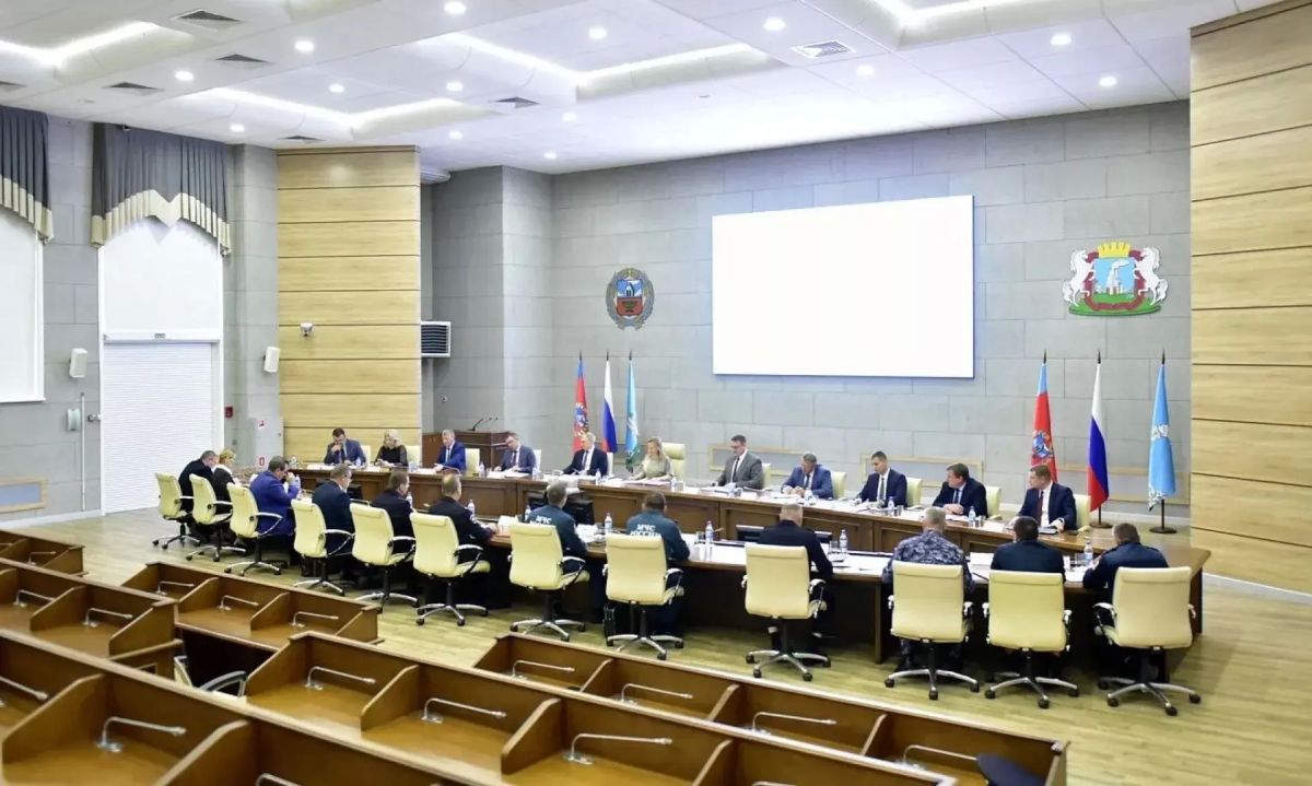 В Барнауле обсудили безопасность на дорогах, профилактику киберугроз и пожаров