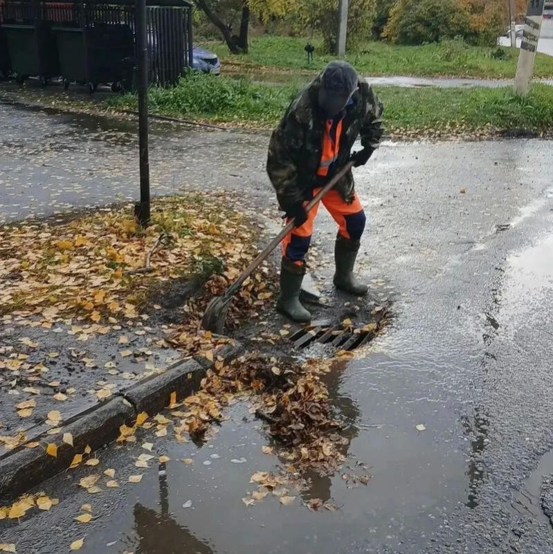 Горно-Алтайске завершают уборку улиц перед зимой Горно-Алтайске завершают уборку улиц перед зимой