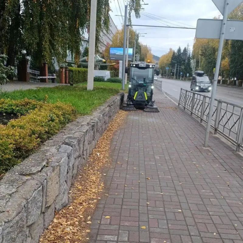 Горно-Алтайске завершают уборку улиц перед зимой Горно-Алтайске завершают уборку улиц перед зимой