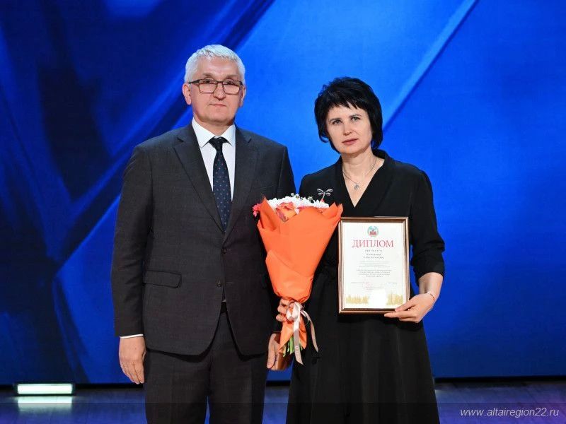 Старшая медицинская сестра поликлиники Краевой клинической больницы Елена Колмакова удостоена Диплома Губернатора Алтайского края в конкурсе «Лучший шеф-наставник»