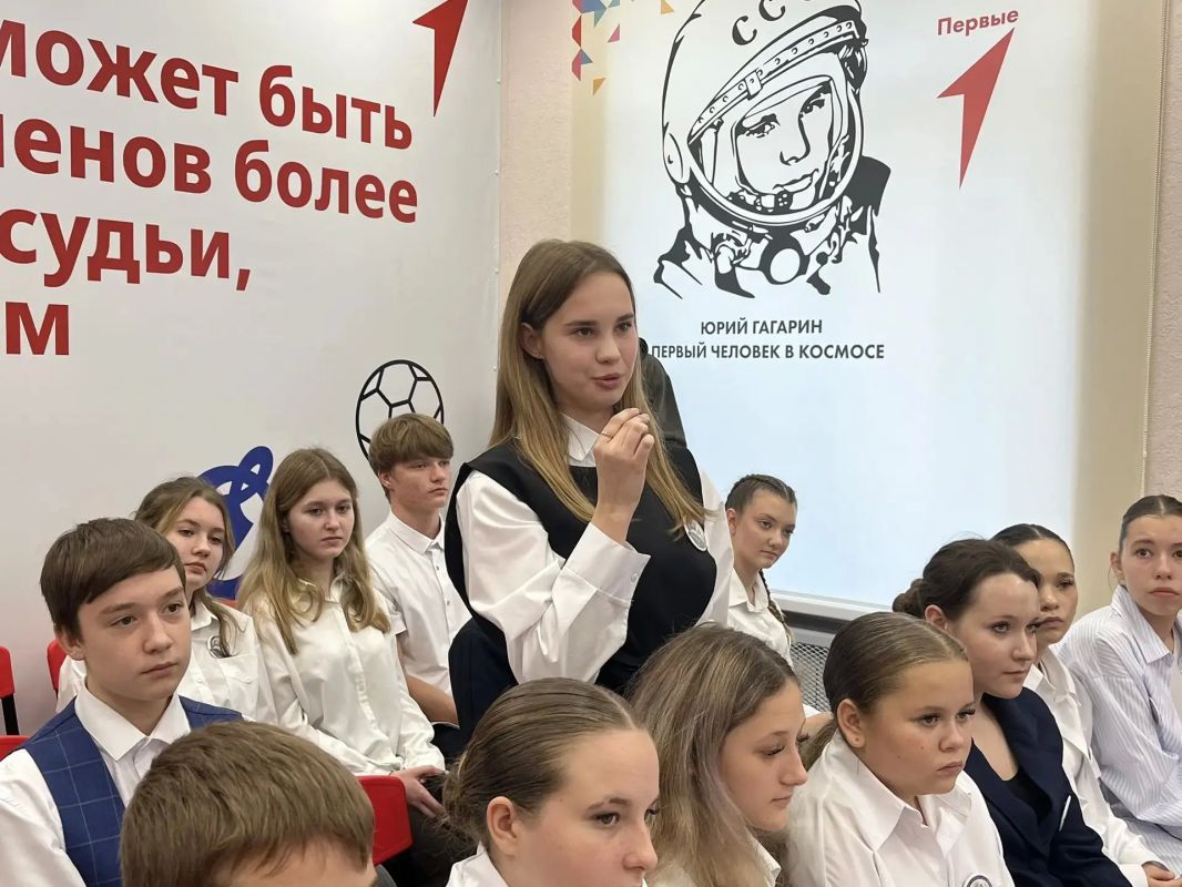 «А если не мы, то кто…». Сегодня в лицее № 6 прошёл урок «Разговор о важном», посвященный патриотизму «А если не мы, то кто…». Сегодня в лицее № 6 прошёл урок «Разговор о важном», посвященный патриотизму