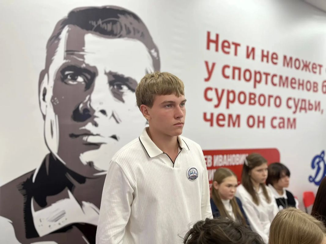 «А если не мы, то кто…». Сегодня в лицее № 6 прошёл урок «Разговор о важном», посвященный патриотизму «А если не мы, то кто…». Сегодня в лицее № 6 прошёл урок «Разговор о важном», посвященный патриотизму