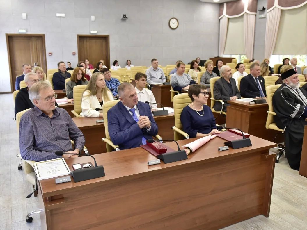 В администрации города прошло торжественное мероприятие по вручению наград В администрации города прошло торжественное мероприятие по вручению наград