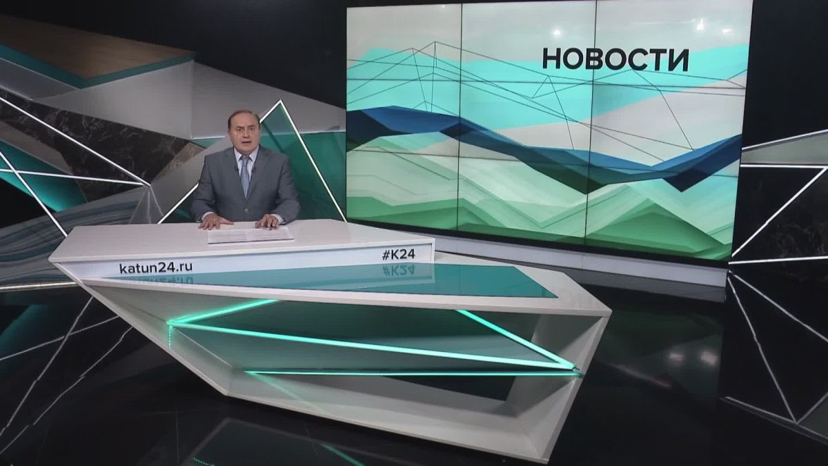 Алтайский художник Иван Торопов представил 19 историй защитников Отечества на выставке «Своя земля»