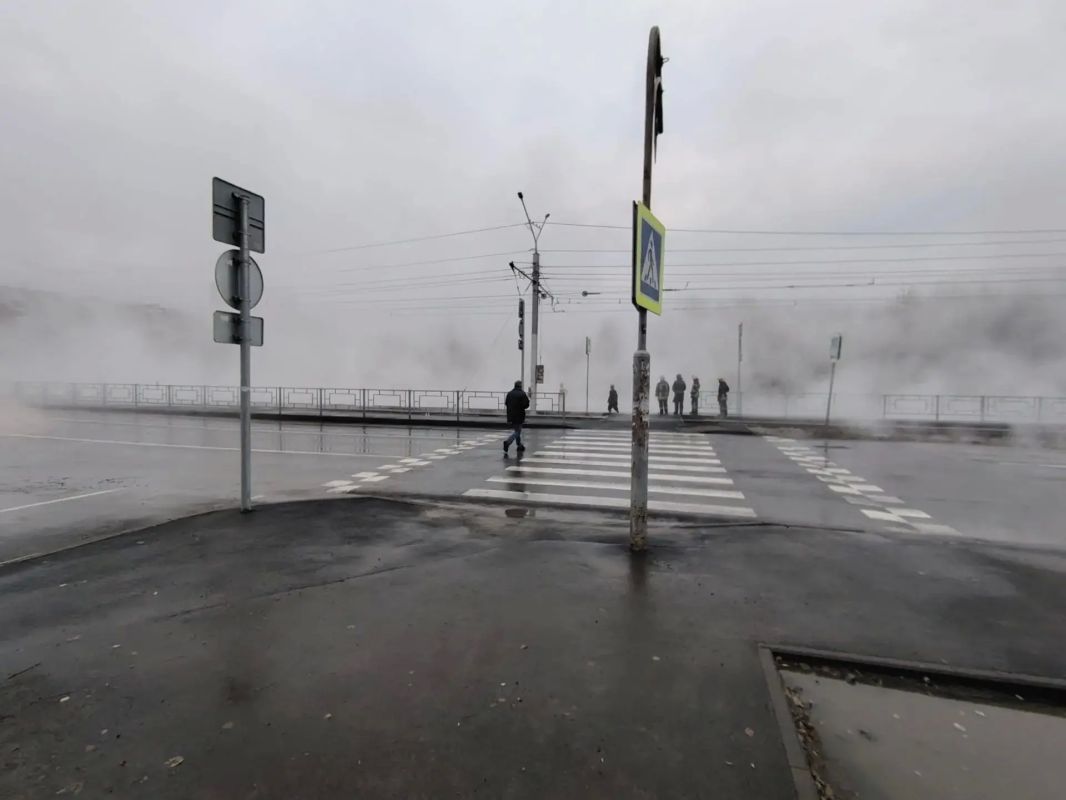 В Барнауле устраняют аварию на теплосети В Барнауле устраняют аварию на теплосети