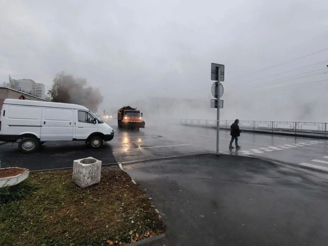 В Барнауле устраняют аварию на теплосети В Барнауле устраняют аварию на теплосети