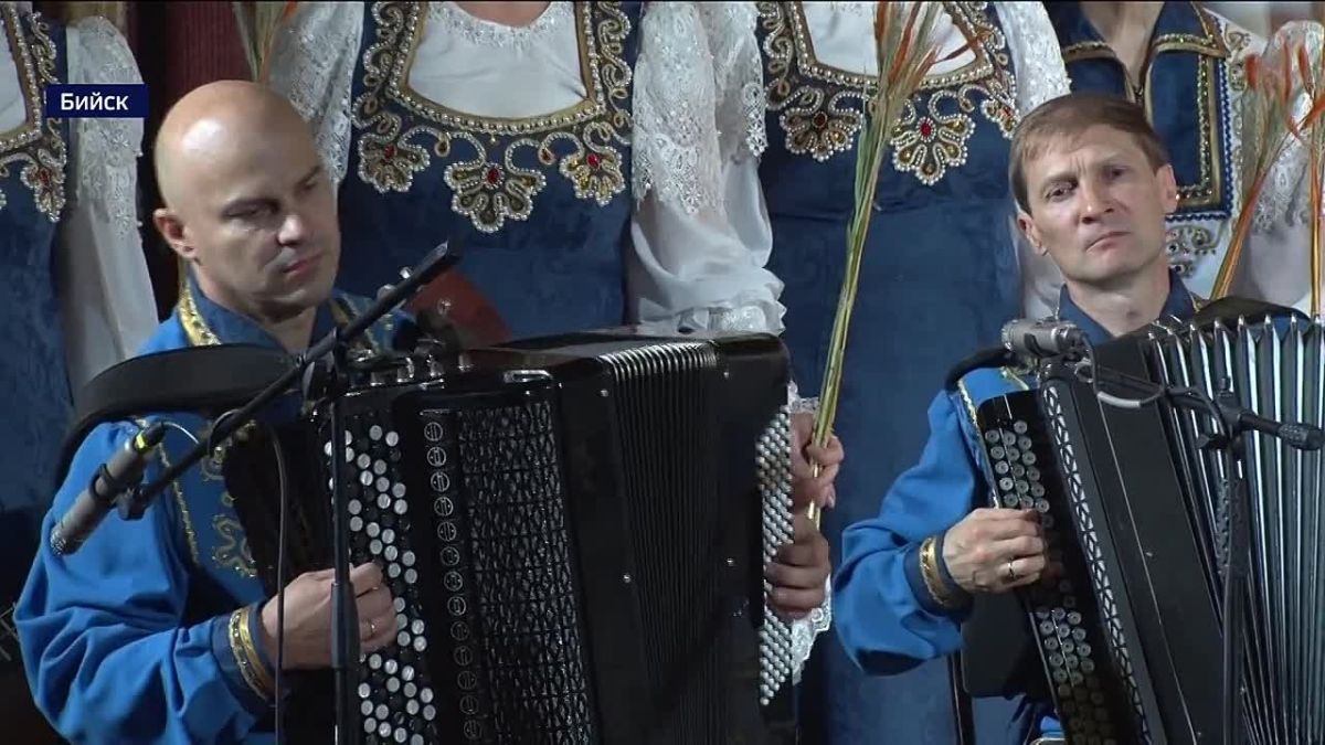 Бийскому народному хору «Голоса Сибири» исполнилось 55 лет