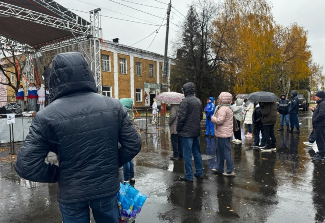 Бийск отметил День отца. Праздничный концерт прошёл в исторической части города, рядом с парком им. Леонида Гаркавого - на новой уличной сцене, установленной в рамках концепции «Туристский код центра города» национального... Бийск отметил День отца. Праздничный концерт прошёл в исторической части города, рядом с парком им. Леонида Гаркавого - на новой уличной сцене, установленной в рамках концепции «Туристский код центра города» национального...