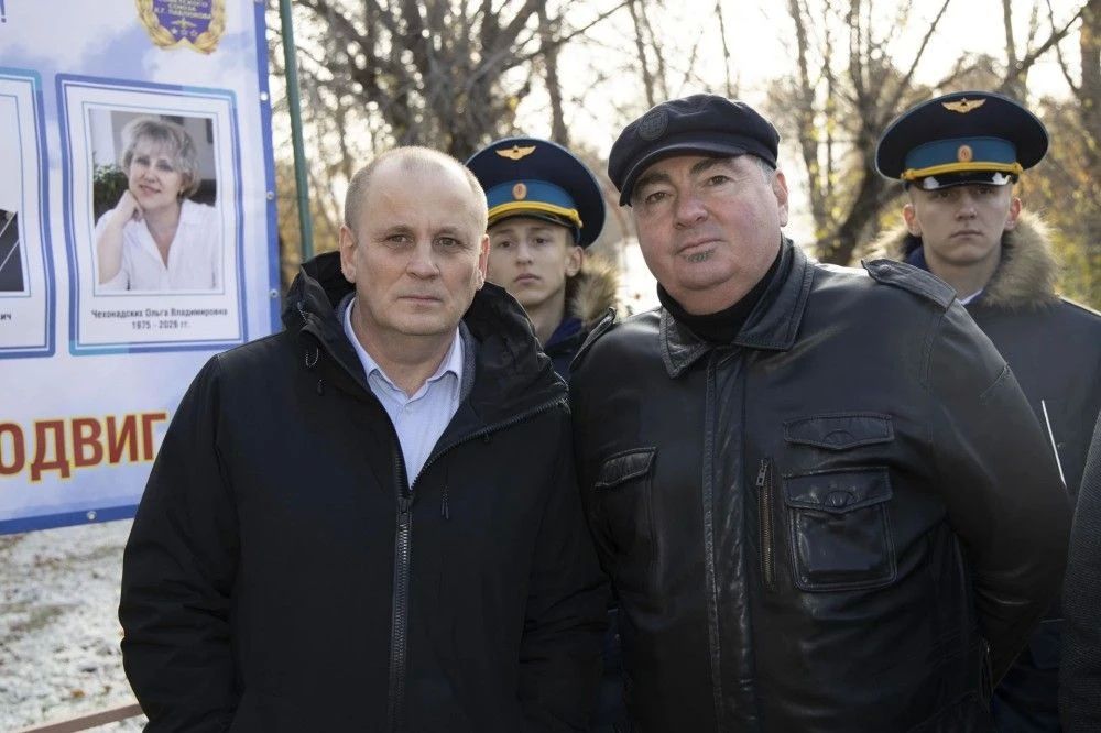 Александр Берестенников принял участие в церемонии занесения памятных табличек на «Дерево Памяти» Александр Берестенников принял участие в церемонии занесения памятных табличек на «Дерево Памяти»