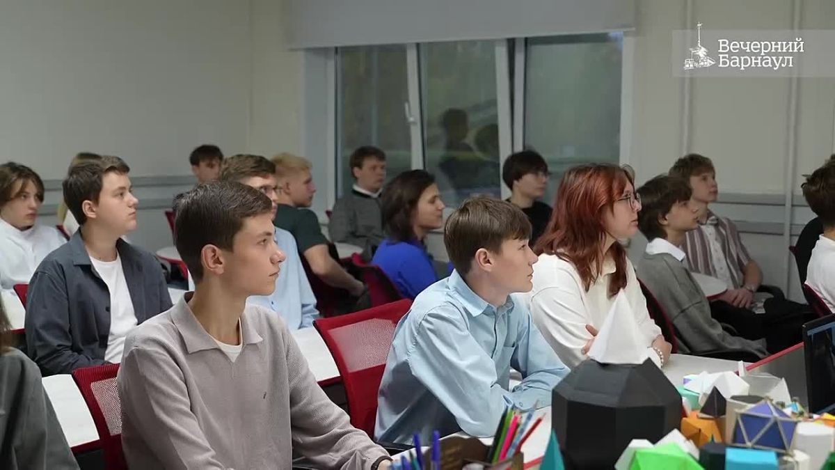 «Вечерний Барнаул» представляет первый выпуск нового видеопроекта «Масштаб 1:1» — о людях города без уменьшения и преувеличения