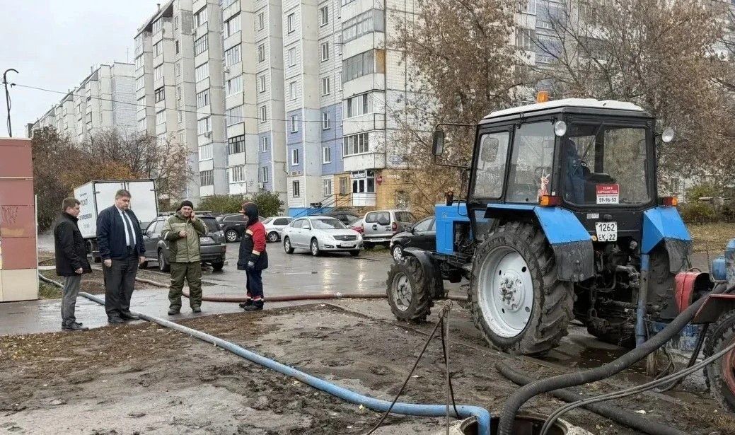 Коммунальную аварию на теплосети на Павловском тракте устраняют в Барнауле