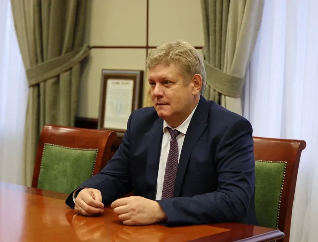 Полпред Президента России в СФО Анатолий Серышев и глава МЧС России Александр Куренков обсудили меры по повышению безопасности людей и территорий Полпред Президента России в СФО Анатолий Серышев и глава МЧС России Александр Куренков обсудили меры по повышению безопасности людей и территорий