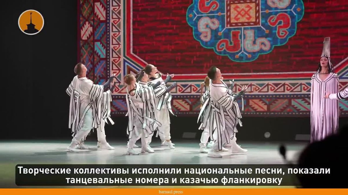 20 октября в Барнауле прошёл фестиваль «В дружбе народов — единство Алтая», посвящённый Дню народного единства