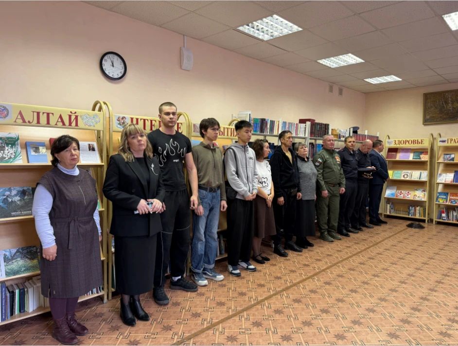 «Парту Героя» открыли в барнаульском лицее