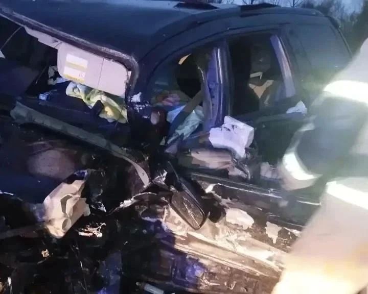 Лобовое столкновение легковых автомобилей произошло на трассе Бийск - Белокуриха Лобовое столкновение легковых автомобилей произошло на трассе Бийск - Белокуриха