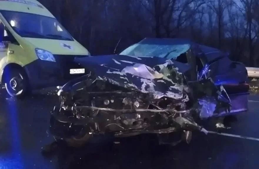 Лобовое столкновение легковых автомобилей произошло на трассе Бийск - Белокуриха Лобовое столкновение легковых автомобилей произошло на трассе Бийск - Белокуриха