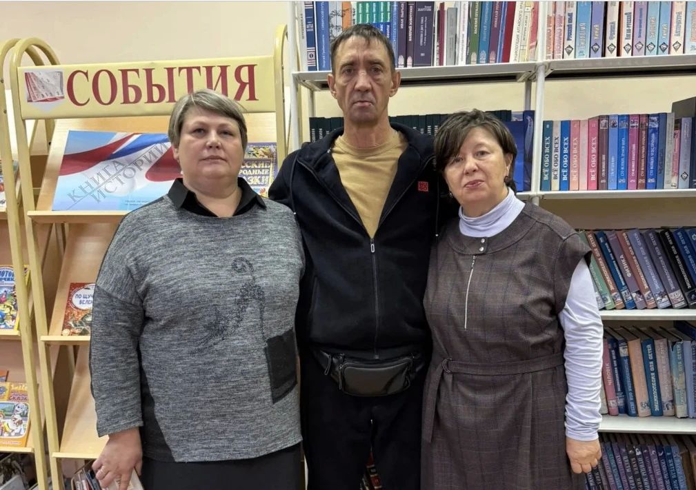 «Парту Героя» открыли в барнаульском лицее «Парту Героя» открыли в барнаульском лицее