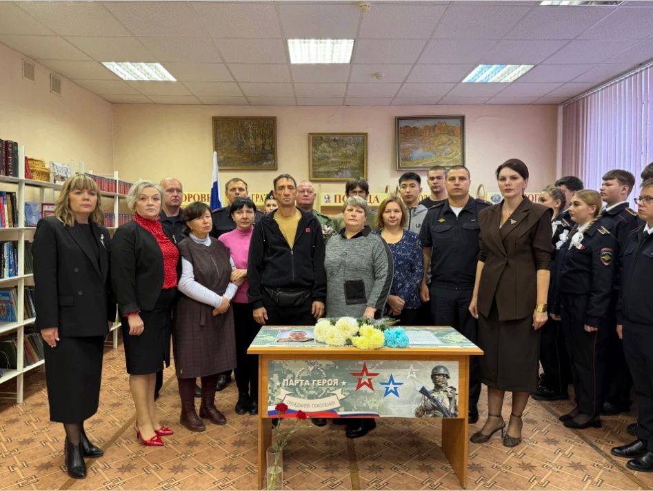 «Парту Героя» открыли в барнаульском лицее «Парту Героя» открыли в барнаульском лицее