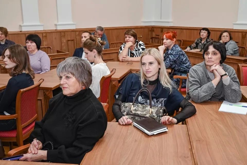 Вербовка, наркотики и драки: в Барнауле обсудили угрозы для современной молодежи Вербовка, наркотики и драки: в Барнауле обсудили угрозы для современной молодежи