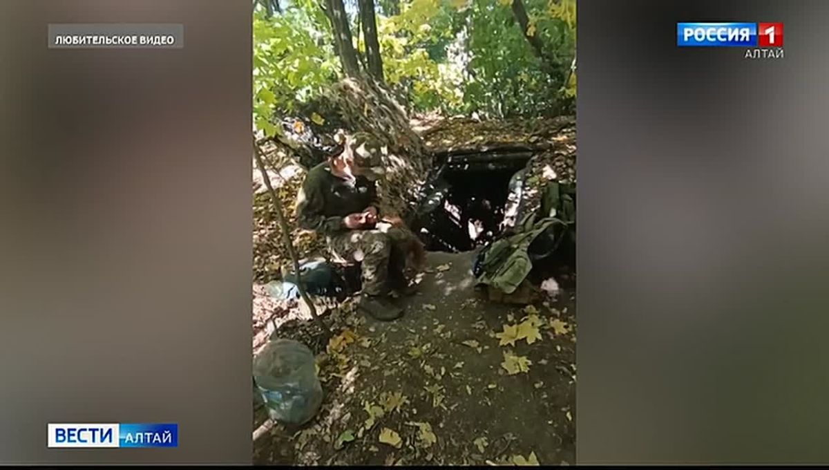 Бойцы СВО из Алтайского края подкармливают местную белку сушками и попкорном