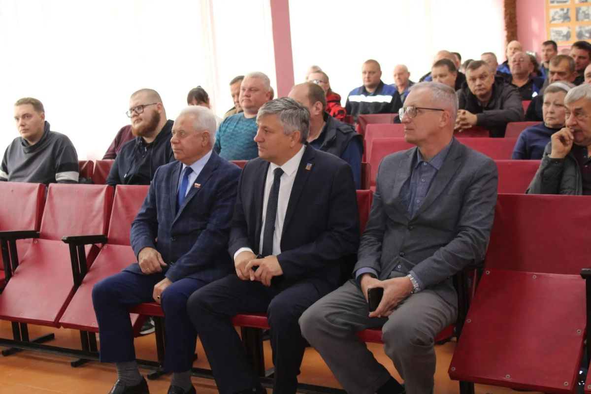 Глава города Игорь Башмаков поздравил коллектив троллейбусного предприятия с профессиональным праздником Глава города Игорь Башмаков поздравил коллектив троллейбусного предприятия с профессиональным праздником