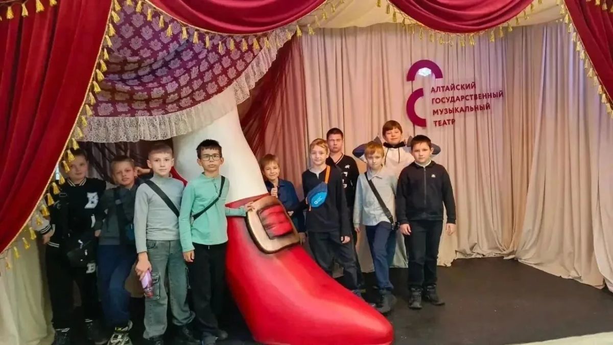 Школьники Барнаула посетили культурные мероприятия по «Пушкинской карте»
