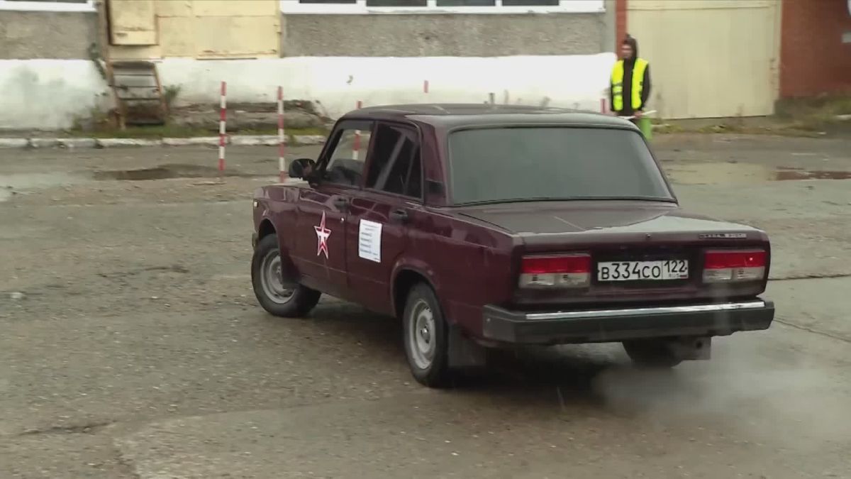 Рёв моторов и дрифт: студенты АлтГТУ устроили автосоревнования
