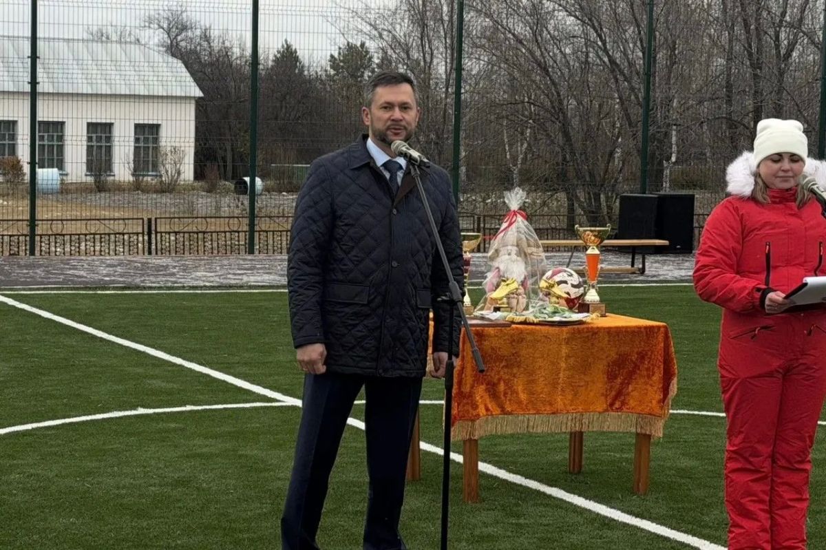 В Шелаболихе открыли современную площадку для мини-футбола