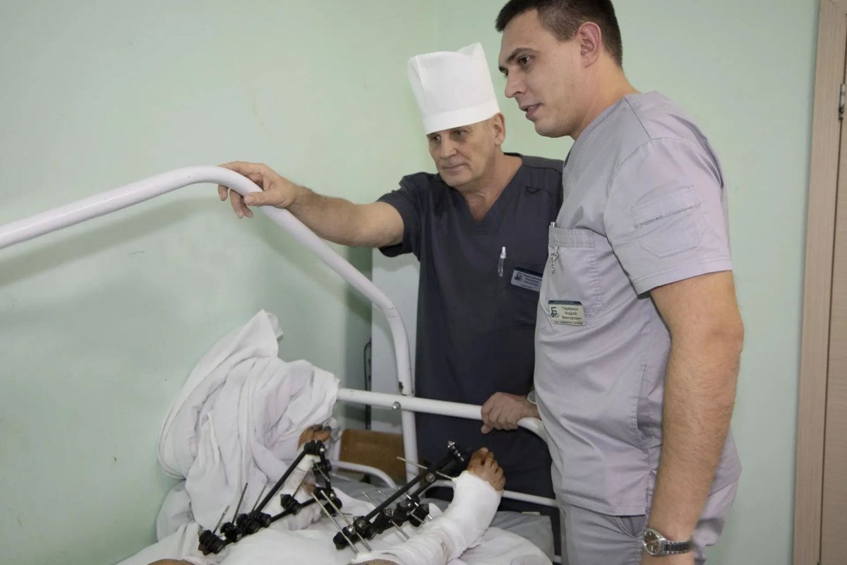 Барнаульские врачи спасают бойцов СВО от ампутации