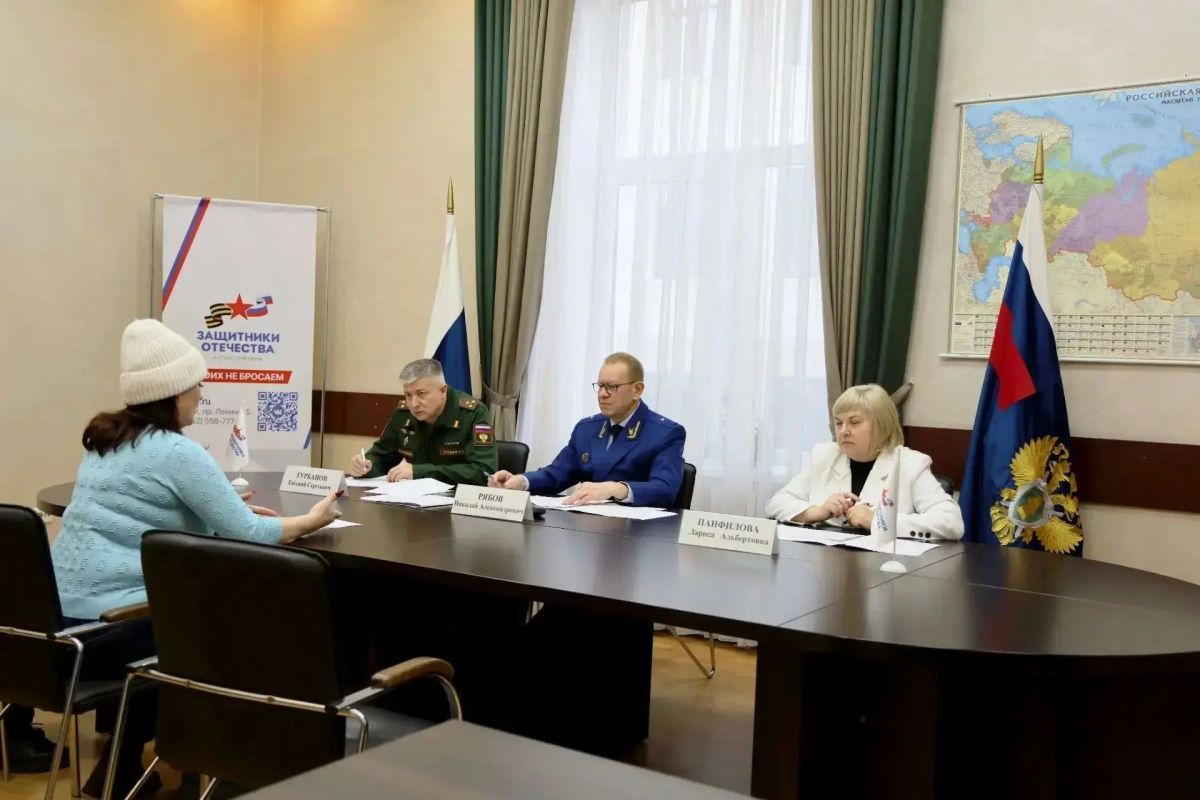Прокурор Алтайского края Николай Рябов провел личный прием участников специальной военной операции и членов их семей Прокурор Алтайского края Николай Рябов провел личный прием участников специальной военной операции и членов их семей