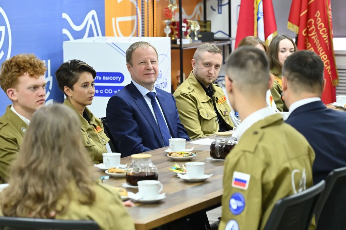 Виктор Томенко: Всегда с радостью встречаюсь с юными жителями нашего края — студентами и подростками