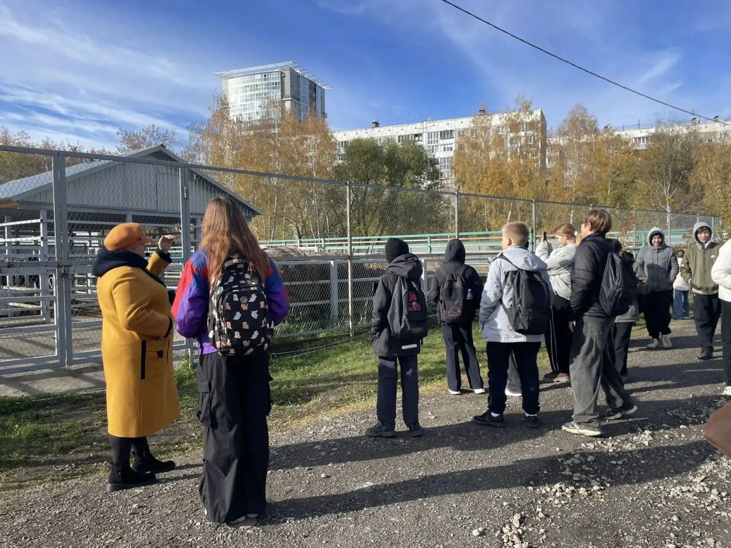 В Барнауле сотрудники ПДН организовали для подростков экскурсию в Барнаульский зоопарк В Барнауле сотрудники ПДН организовали для подростков экскурсию в Барнаульский зоопарк