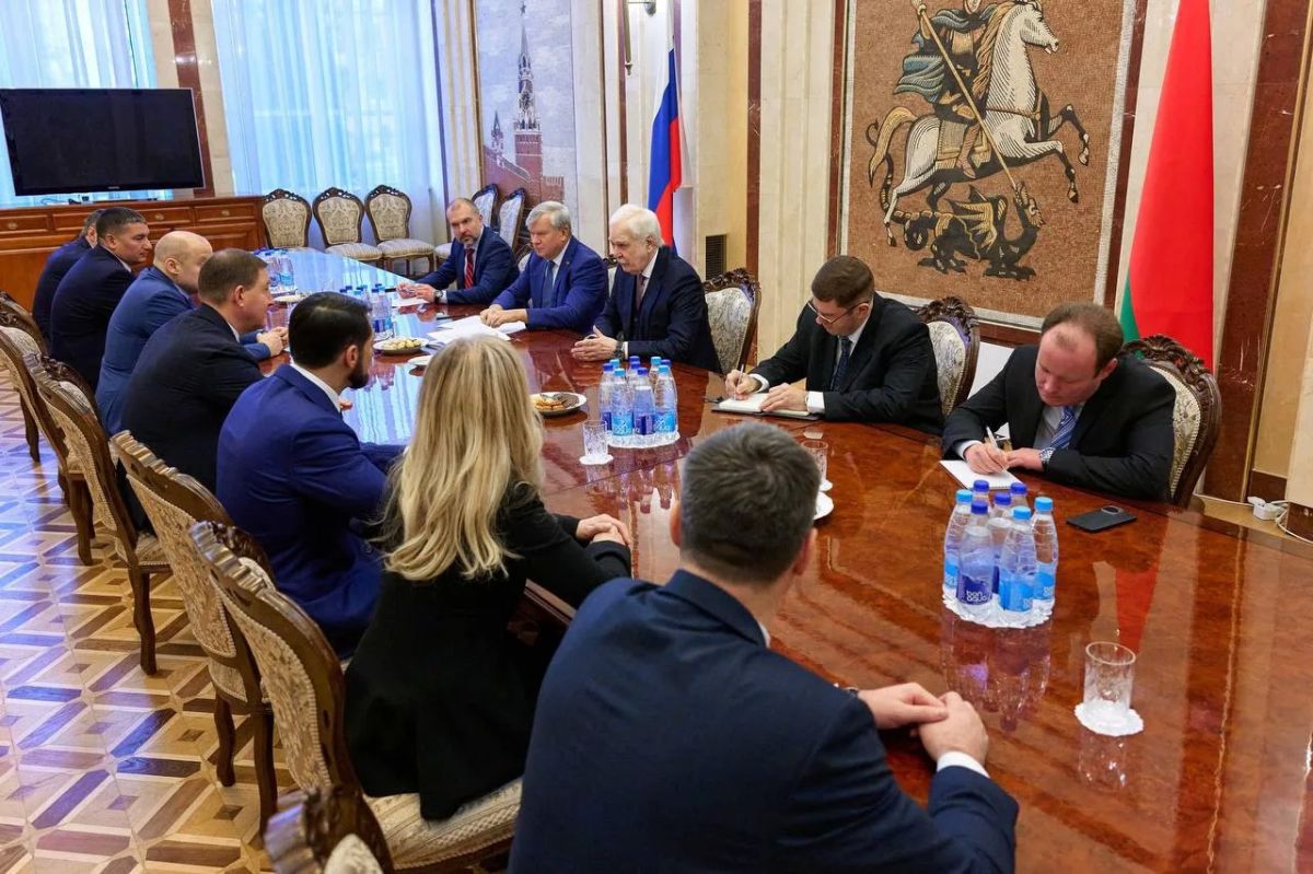Александр Прокопьев встретился с послом России в Беларуси Борисом Грызловым Александр Прокопьев встретился с послом России в Беларуси Борисом Грызловым