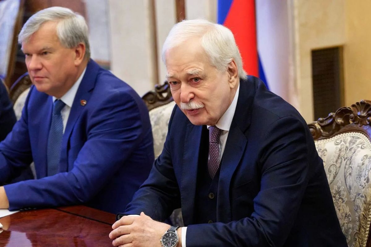 Александр Прокопьев встретился с послом России в Беларуси Борисом Грызловым Александр Прокопьев встретился с послом России в Беларуси Борисом Грызловым