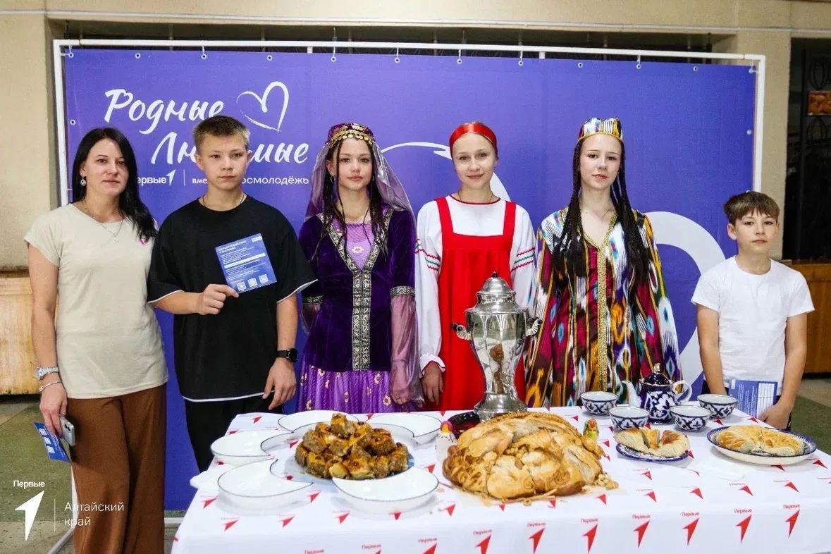 Более 400 жителей Алтайского края объединили семейные вечера «Всей семьёй в Движение» Более 400 жителей Алтайского края объединили семейные вечера «Всей семьёй в Движение»
