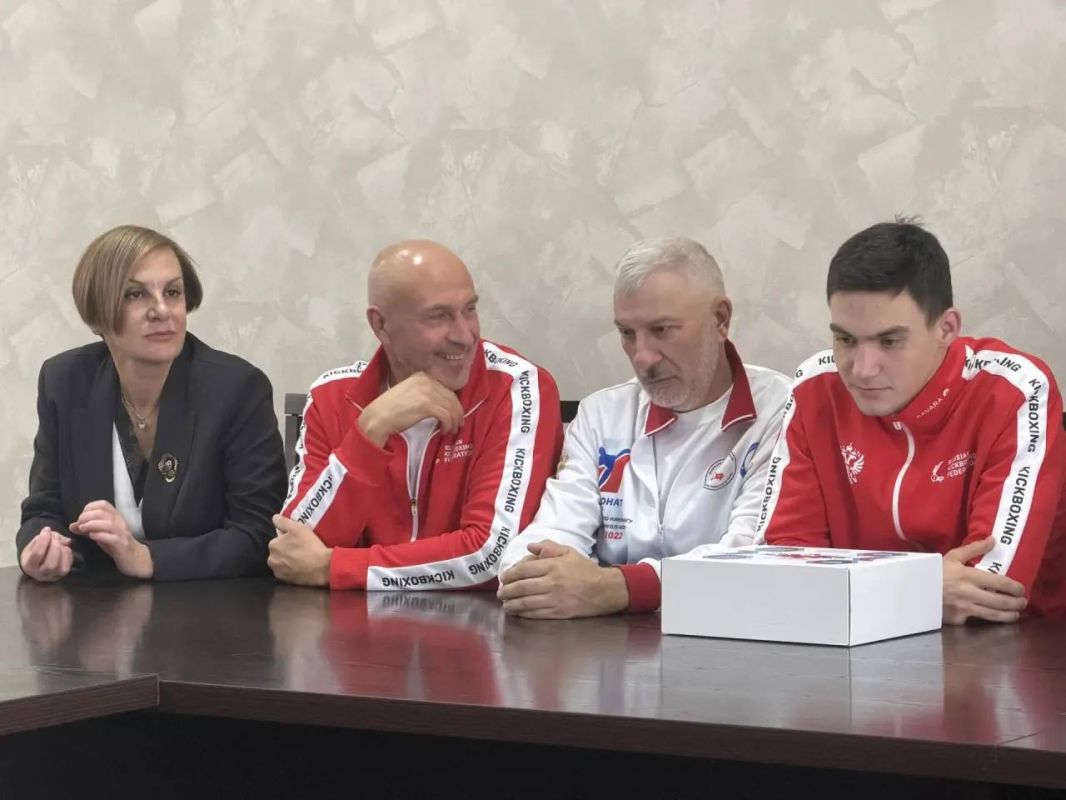 «Выдержать 360 секунд»: алтайские кикбоксёры — чемпионы мира рассказали о своём победном настрое на встрече с министром спорта региона Михаилом Панфиловым «Выдержать 360 секунд»: алтайские кикбоксёры — чемпионы мира рассказали о своём победном настрое на встрече с министром спорта региона Михаилом Панфиловым