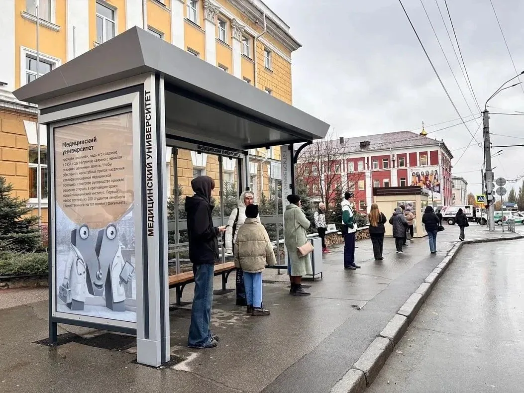 «Красная линия» Барнаула получила новые остановочные павильоны