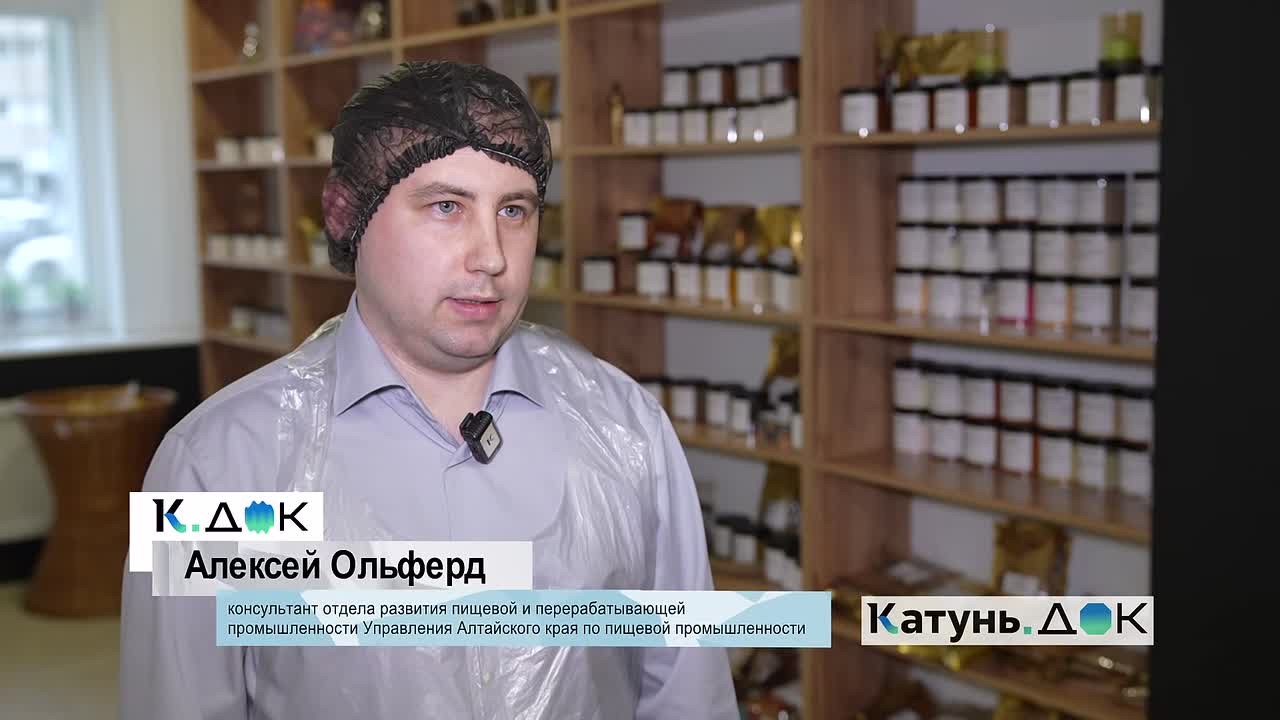 Журналисты Алтайского края учились готовить идеальные купаты и узнавали, чем живёт мясоперерабатывающая отрасль