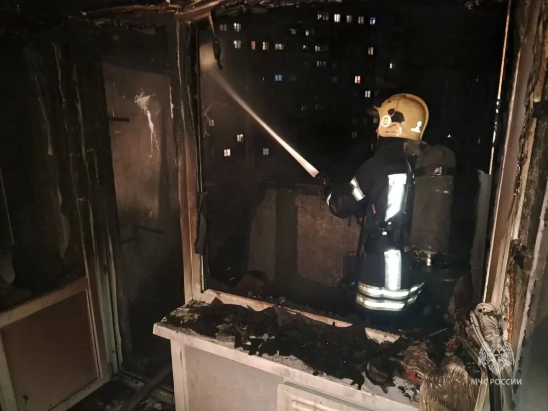 В Барнауле из горящей квартиры спасли мужчину В Барнауле из горящей квартиры спасли мужчину